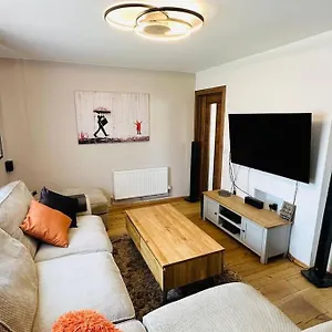  Holiday home Stunning 3 Bed House Sleeps6