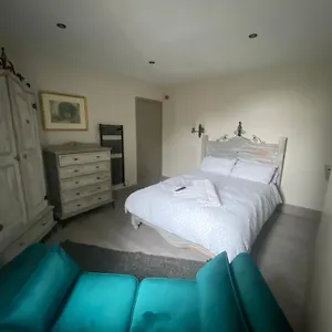  Apartment Just The Tonic